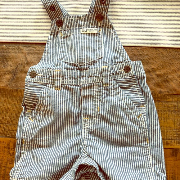 GAP Short Overalls Striped - Picture 1 of 2